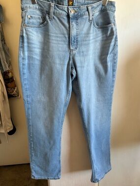 EUC Lee Light Wash Straight Leg Jeans, Size 14